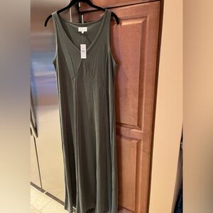 Maxi dress, sleeveless, mossy grey color size large new with tag
